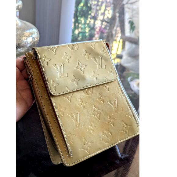 LOUIS VUITTON Monogrammed LV Vernis Patent Leather Mott Bag Pouch MOSS GREEN ๐ - Picture 6 of 15